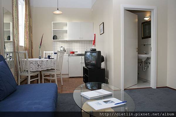 Baron-Apartment-Kitchen.jpg