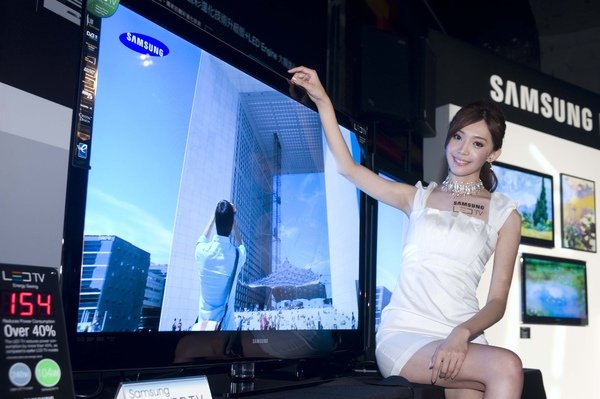 Samsung LED TV 相較於同尺寸的傳統 LCD 高畫質電視耗電減少40%以上, 有效減低二氧化碳排放量, 開啟電視「新自然主義」時代.JPG