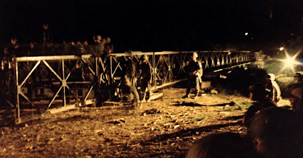夜架M2橋.jpg