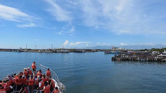 龜山島之旅, 烏石港外海