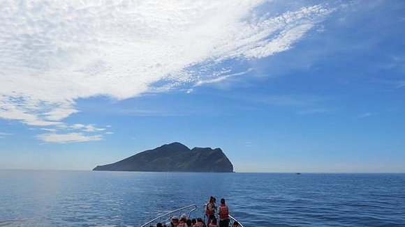 龜山島之旅, 烏石港外海