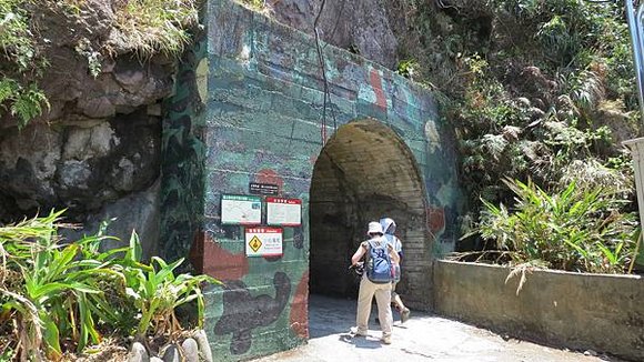 龜山島之旅, 軍事坑道