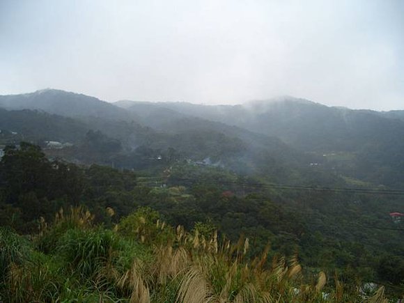 內湖採草莓 11-想拍山中霧氣形成的屢屢輕煙