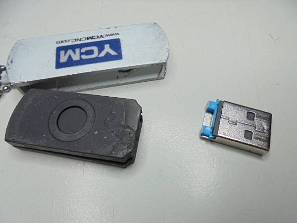 【隔日送達】YCM永進機械FV102A→32GB隨身碟插在電