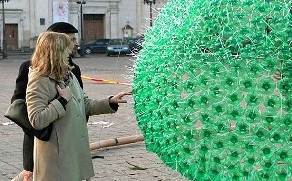 recycled-christmas-tree-kaunas-2.jpg