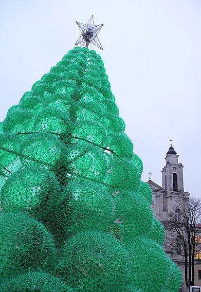 recycled-christmas-tree-kaunas-1.jpg