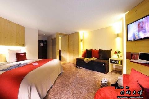 2631759-Hotel-Mercure-Chamonix-Centre-Guest-Room-4-DEF