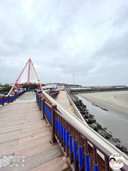 娜莎家的斜槓育兒研究室_旅遊踏青_漁港海鮮旅遊》龍鳳漁港-兩隻魷魚~海邊玩水、挖沙、新鮮海鮮海產燒烤~龍鳳漁港,苗栗竹南,兩隻魷魚,燒烤,龍鳳,海鮮,海邊,戲水,玩水,免費停車,挖沙,海產,螃蟹,龍蝦,旅遊,觀光,鮮魚,親子旅遊,親子海邊玩水,親子63.jpg