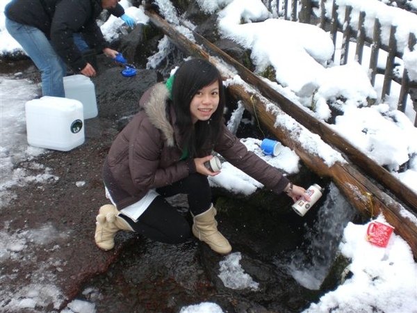 水真得很冰，我爸硬叫我靠近一點