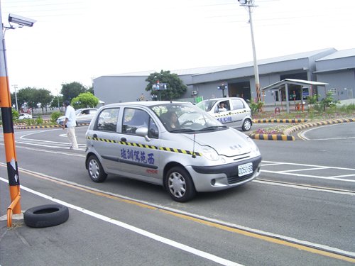 台中市西苑駕訓班(直線加速)