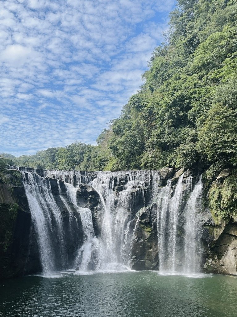 新北平溪景點「十分瀑布」~全台最大簾幕式瀑布