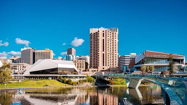 Adelaide-city-skyline-610218904_792x445.jpeg