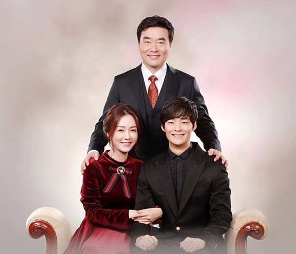 LeeMyungJoo-Family-750x642