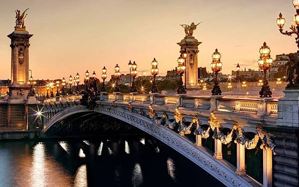 France-Paris-Pont-Alexandre-III-Seine-river-city-lights-night-scenery_1680x1050.jpg