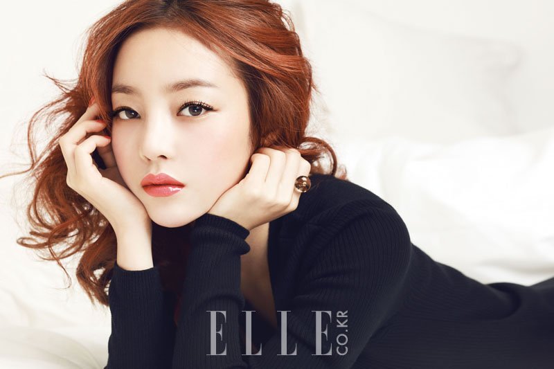 [ELLE] 2013年4月 (★具荷拉★Kara)