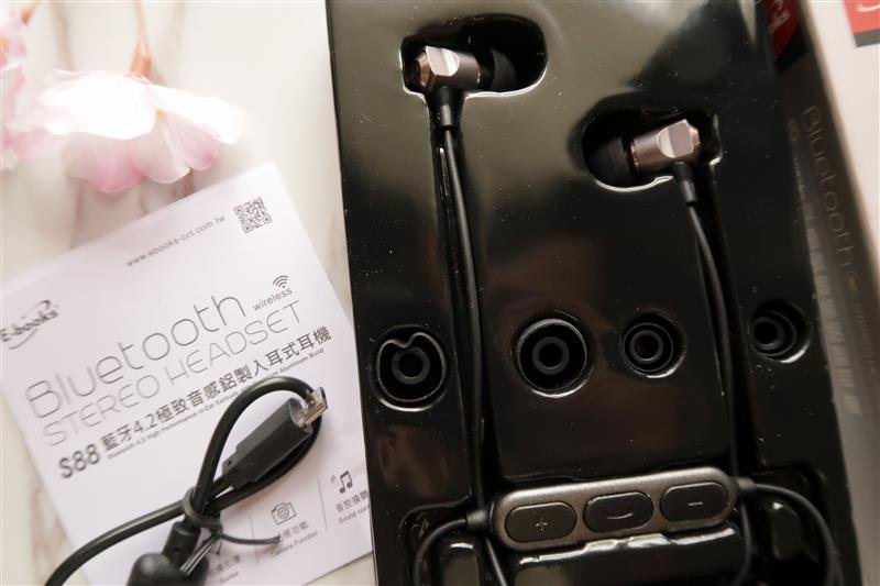 E-books S88 藍牙4.2極致音感鋁製入耳式耳機 012.jpg