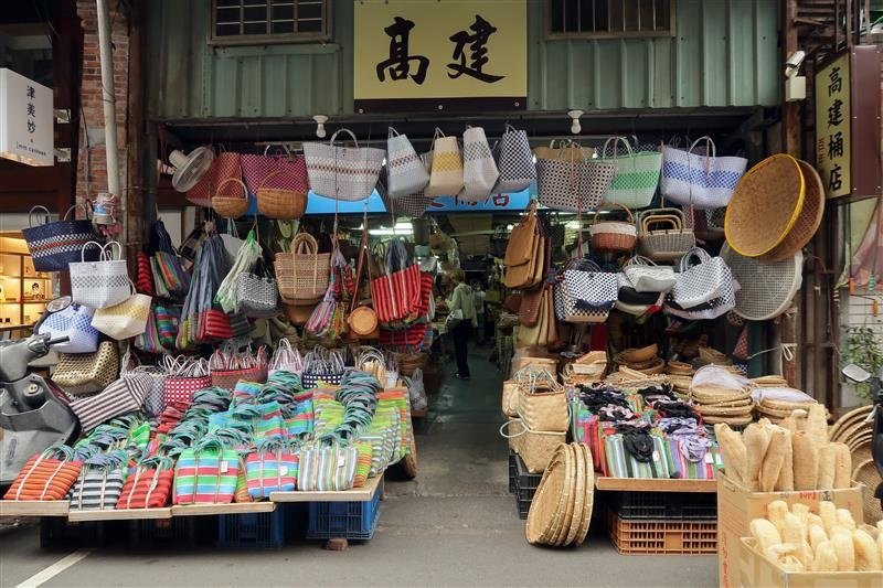 漫步台北城 大稻埕  迪化老街-(霞海城隍廟、大稻埕碼頭+碼頭貨櫃市集 迪化街商圈 001.jpg