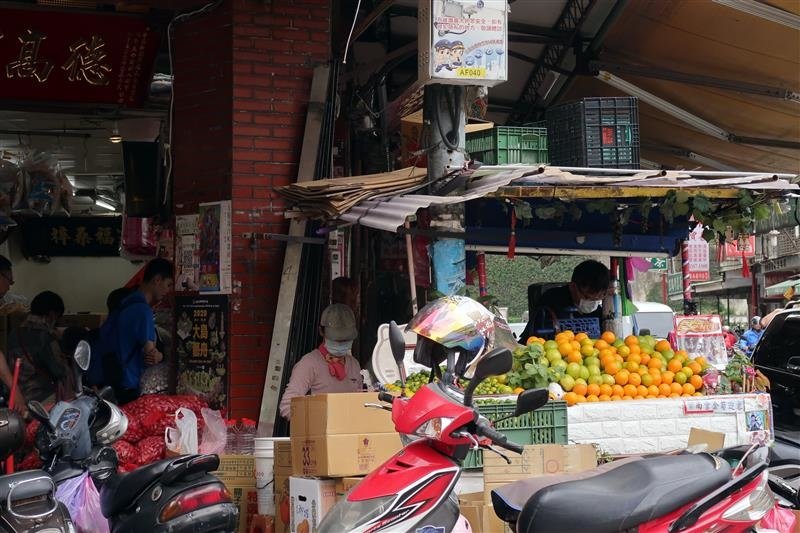 漫步台北城 大稻埕  迪化老街-(霞海城隍廟、大稻埕碼頭+碼頭貨櫃市集 迪化街商圈 007.jpg