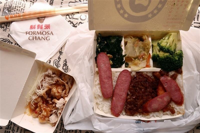 新店大坪林 鬍鬚張魯肉飯 香腸便當 蒜泥白肉 002.jpg