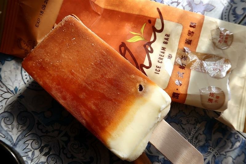 全家 濃泰式奶茶奶蓋雪糕  紅茶牛奶焦糖奶蓋雪糕008.jpg