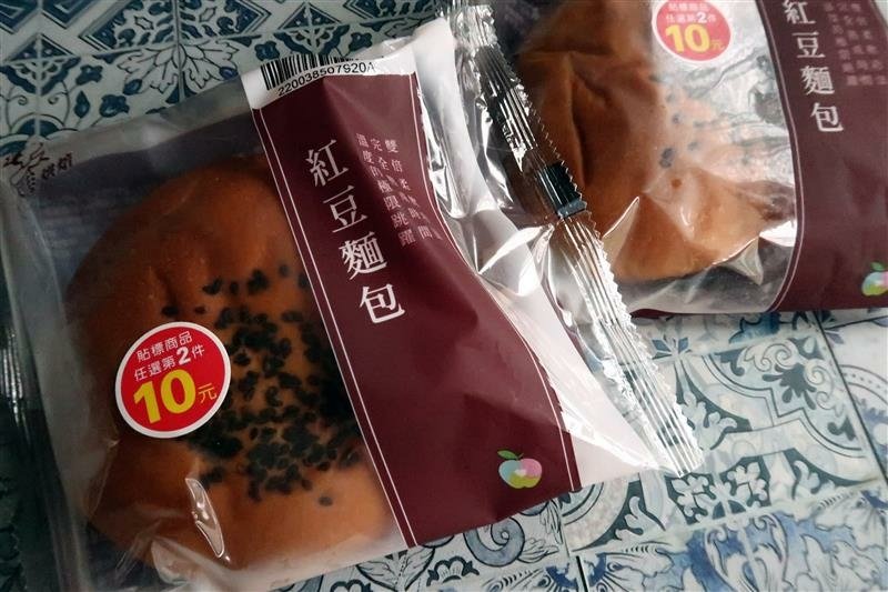家樂福 紅豆麵包 萊爾富 紅豆麵包    002.jpg