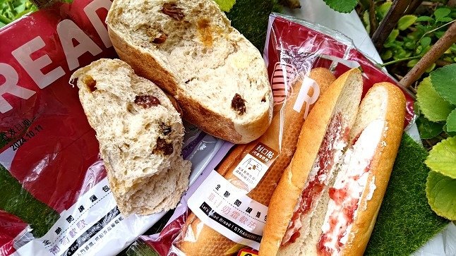 全聯福利中心麵包 葡萄軟歐 草莓奶霜軟法  014.jpg