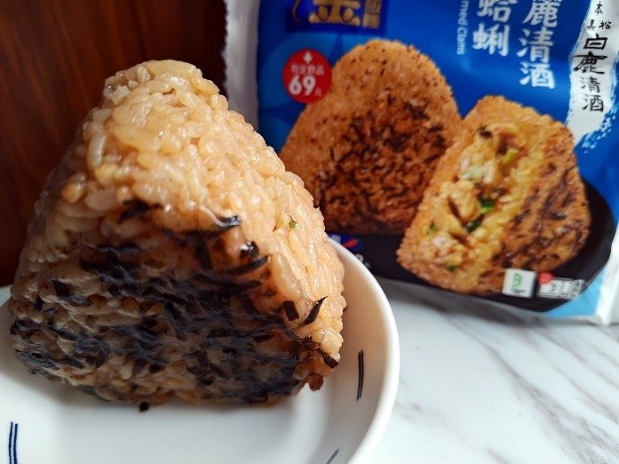 全家便利商店 淡麗清酒蒸蛤蜊 飯糰 烤飯糰 明太子鹽烤赤魚飯糰 友善食光 007.jpg