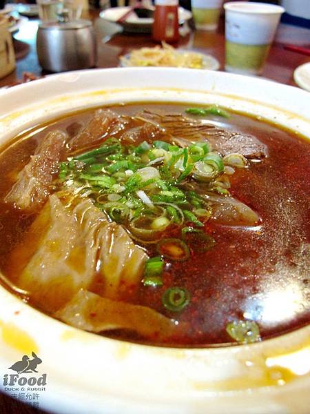 03_紅燒半筋半肉牛肉麵-2.JPG