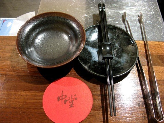 03_桌上客人的機私頭.jpg