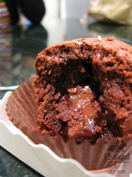 經典巧克力蛋糕-1_Etnao Chocolate Cake 內心是巧克力 濃郁異常 香.jpg