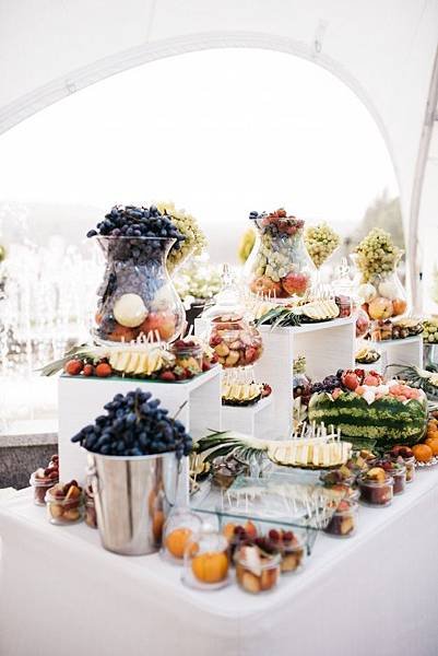 glass-vase-with-grape-stand-on-dinner-table-with-fruits_1304-3746.jpg
