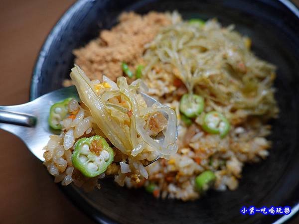 蔬食炒飯配益康泡菜翡翠海帶絲 (3).jpg