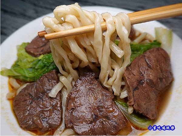 招牌紅燒川味牛肉麵-宅配神仙牛肉麵 (1).jpg