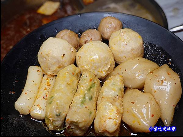麻辣丸餃-連進酸菜白肉鍋吃到飽.jpg