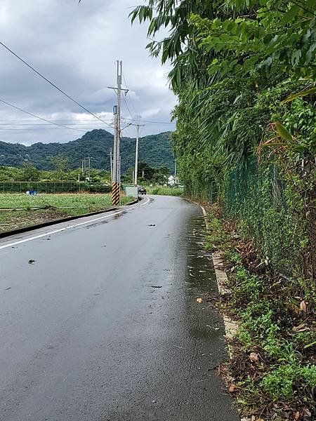 大鶯路762巷往七張福德宮停車場 (2).jpg