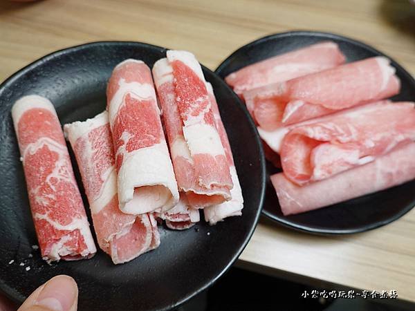 鴛鴦鍋2盤肉-2023逸小鍋.jpg