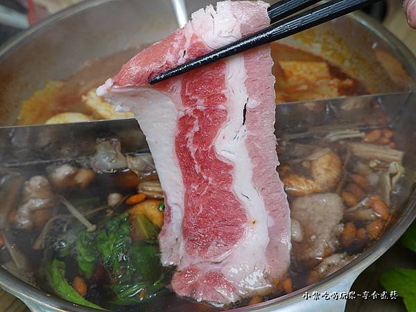 鴛鴦鍋牛肉片-2023逸小鍋 (1).jpg