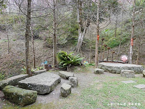原始座位區-悠然秘境小屋.jpg