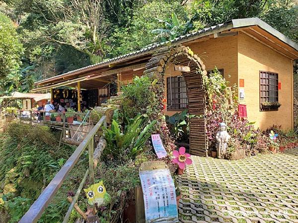悠然秘境小屋餐飲區.jpg