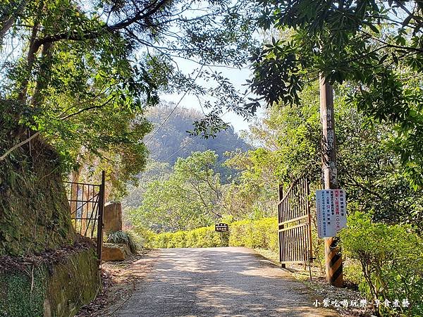 2025悠然秘境小屋大門口.jpg