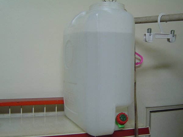 用水桶+風管換水