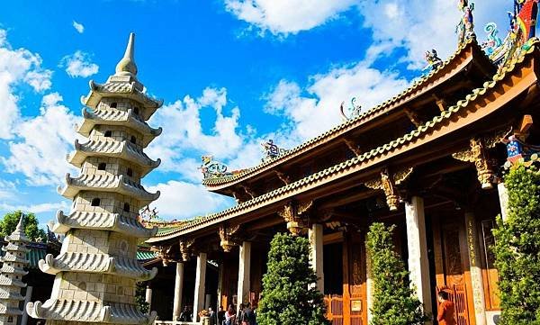 Chùa Nam Phổ Đà: Viên Ngọc Quý