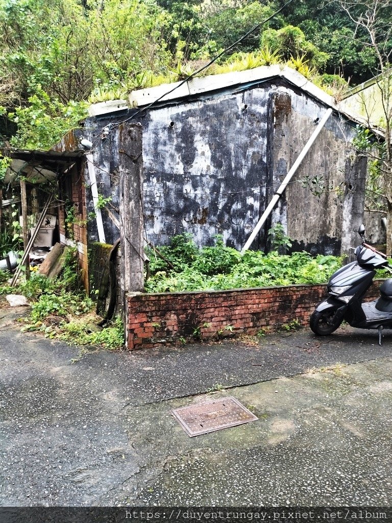 和平島海鮮街旁~權利屋已隔7間套房~使用65坪~車到門口~適