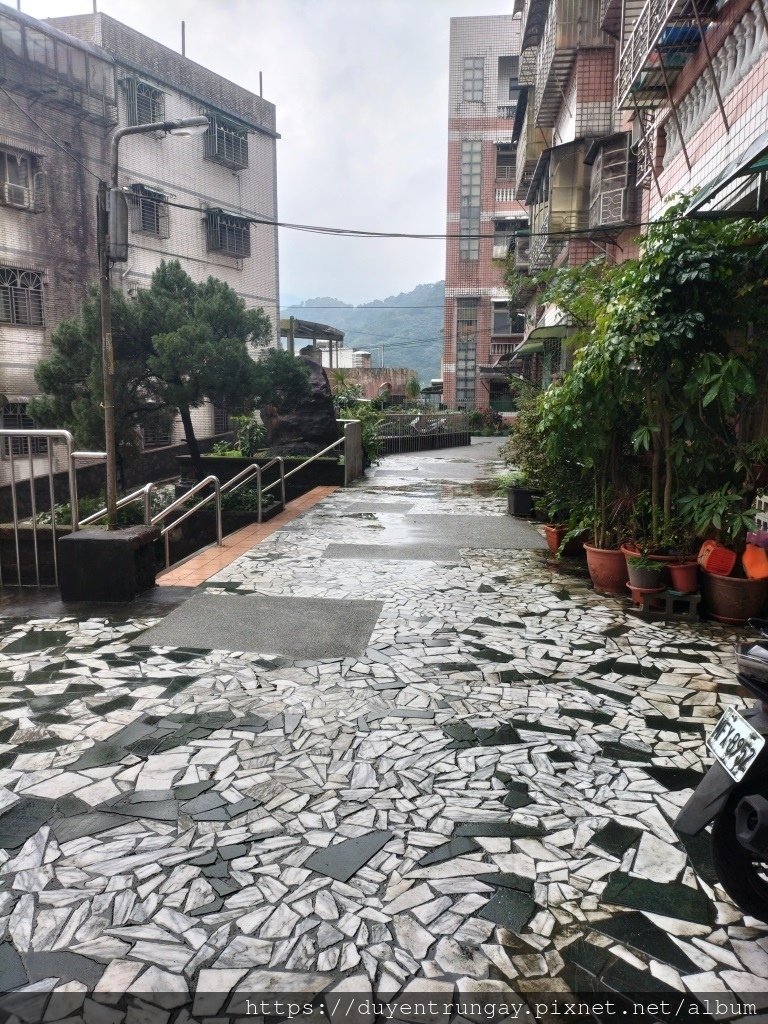 新北市瑞芳小城社區，近瑞芳礦工醫院~環境清靜~公寓1樓～全新