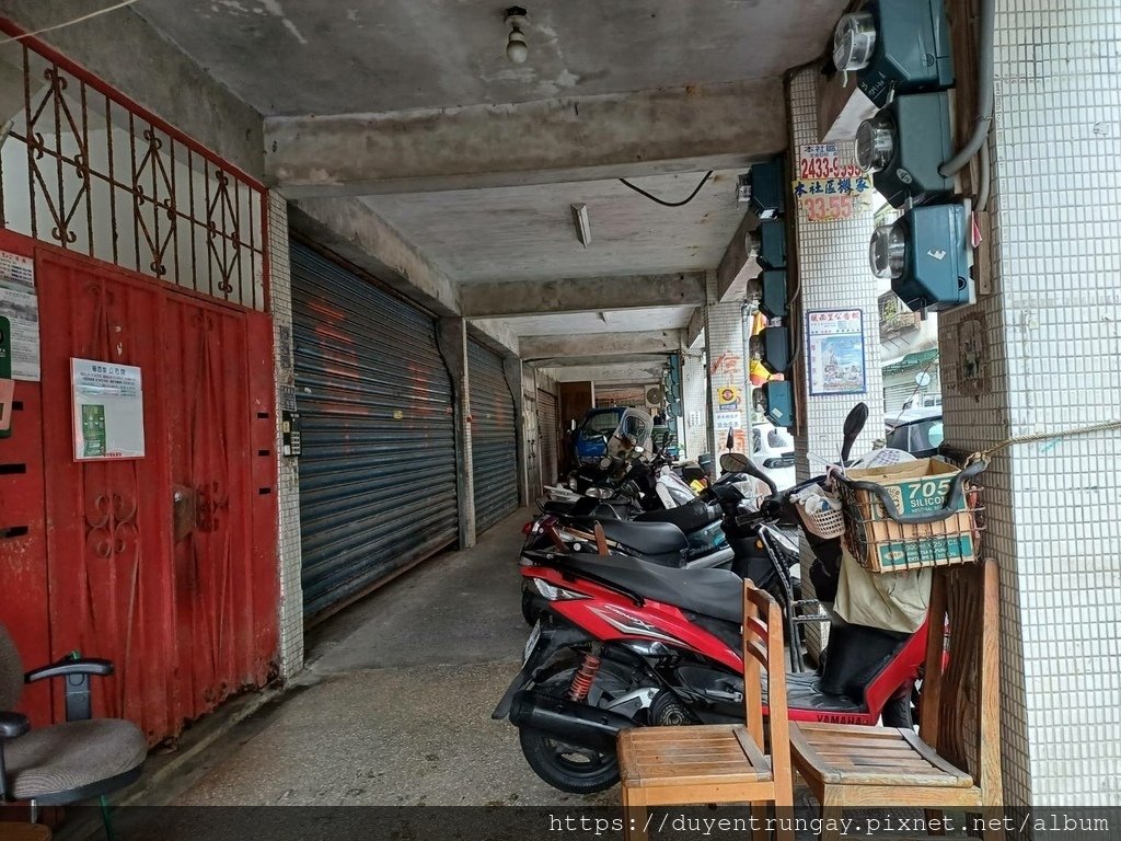 基隆暖暖街黃金雙店面～大馬路邊~開放空間~門口停車上下貨超方