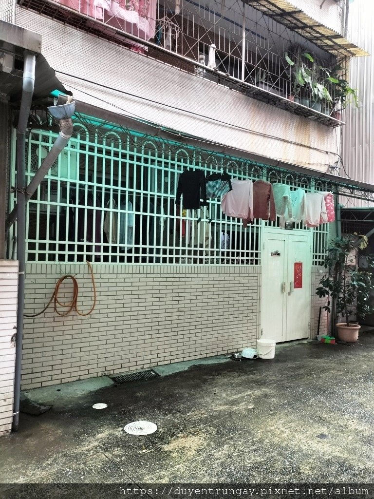 超值便宜1樓法拍案件~基隆暖暖區公寓正1樓~門口停車~格局方