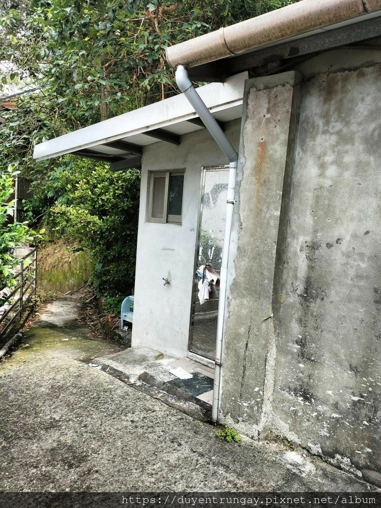 超值便宜法拍權利屋案件~基隆信義區~市立游泳池旁1~2樓透天