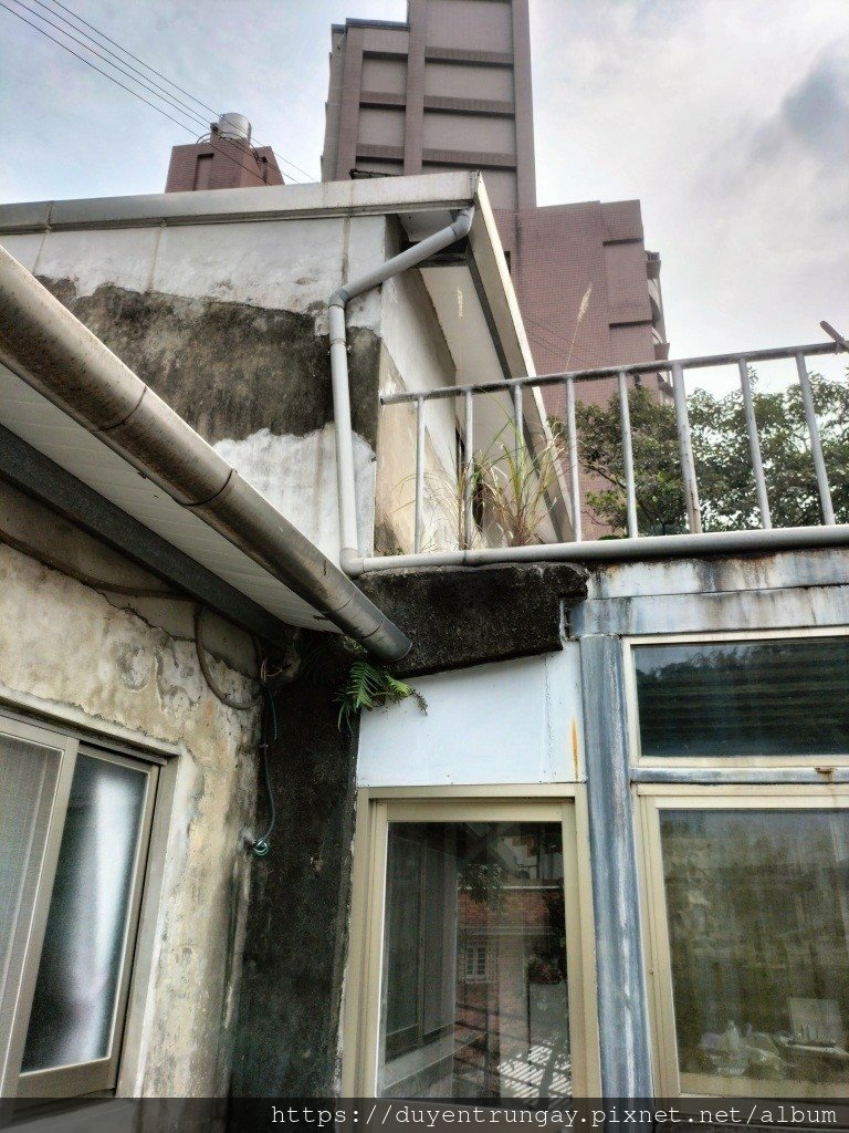 超值便宜法拍權利屋案件~基隆信義區~市立游泳池旁1~2樓透天