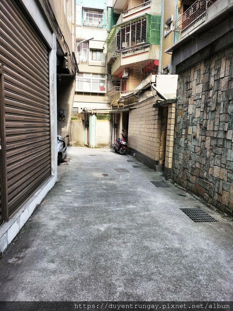 超值便宜法拍案件~基隆信義區信義市場旁~小北投前區4樓頂樓加