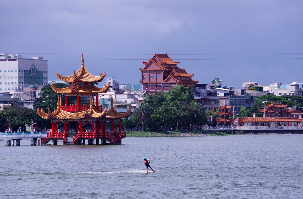 就算不敢下水體驗，在潭畔看著他人在水上快速滑行，也是種愉快！